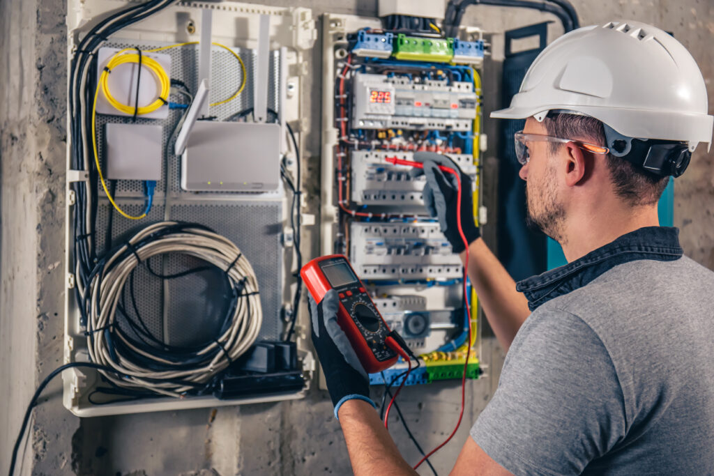 man electrical technician working switchboard with fuses Kopie 1